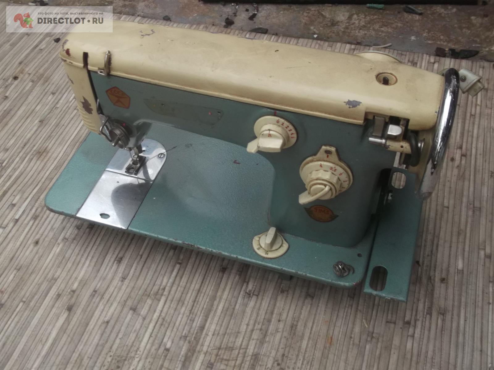 Швейная машина с приставным столиком